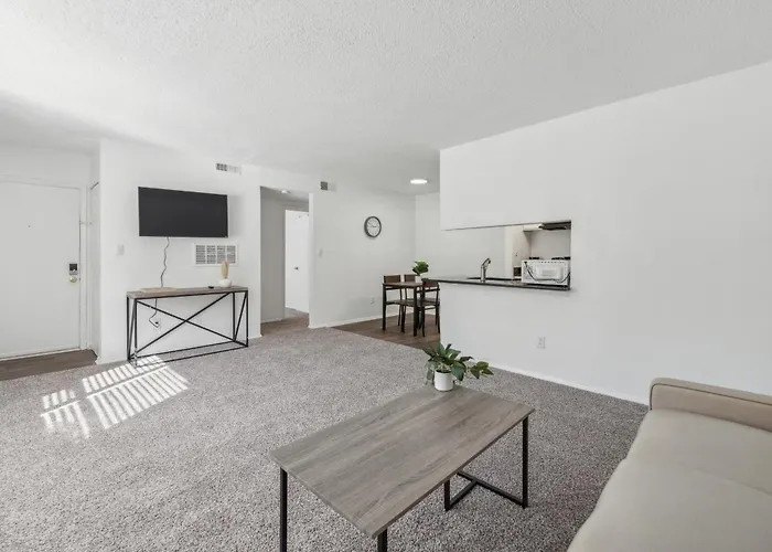 Northcliffe 104 I Fully Furnished 1 Bedroom 1bth Apartment *