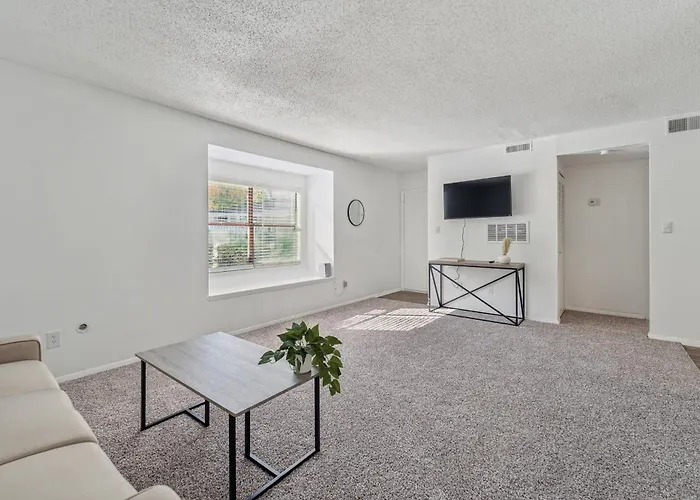 Northcliffe 104 I Fully Furnished 1 Bedroom 1bth *