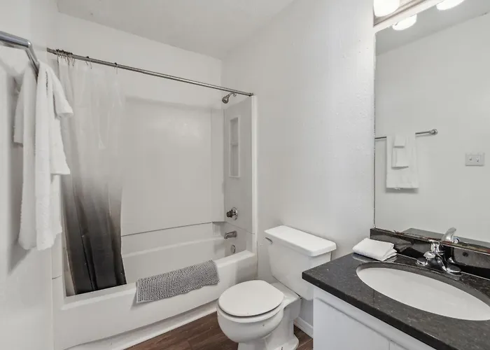 Northcliffe 104 I Fully Furnished 1 Bedroom 1bth Apartment