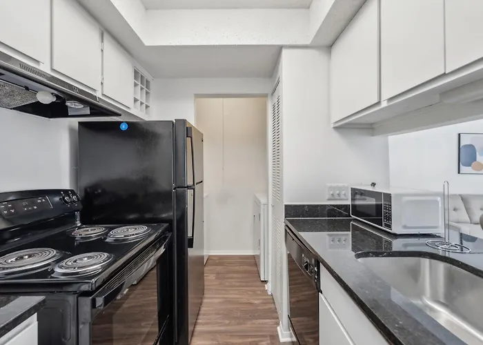 Northcliffe 104 I Fully Furnished 1 Bedroom 1bth