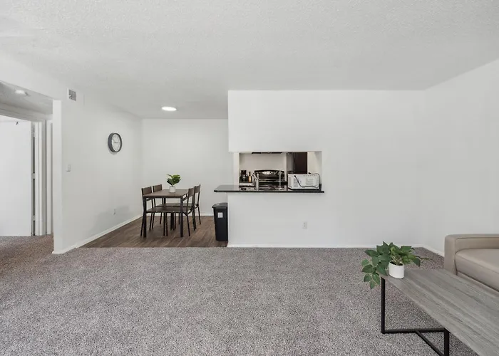 Apartment Northcliffe 104 I Fully Furnished 1 Bedroom 1bth *