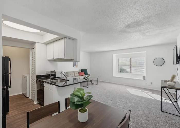 Northcliffe 104 I Fully Furnished 1 Bedroom 1bth